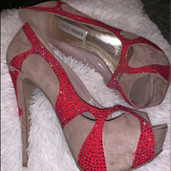 Steve Madden Shoes - STEVE MADDEN SONELT NUDE & RED PUMP
